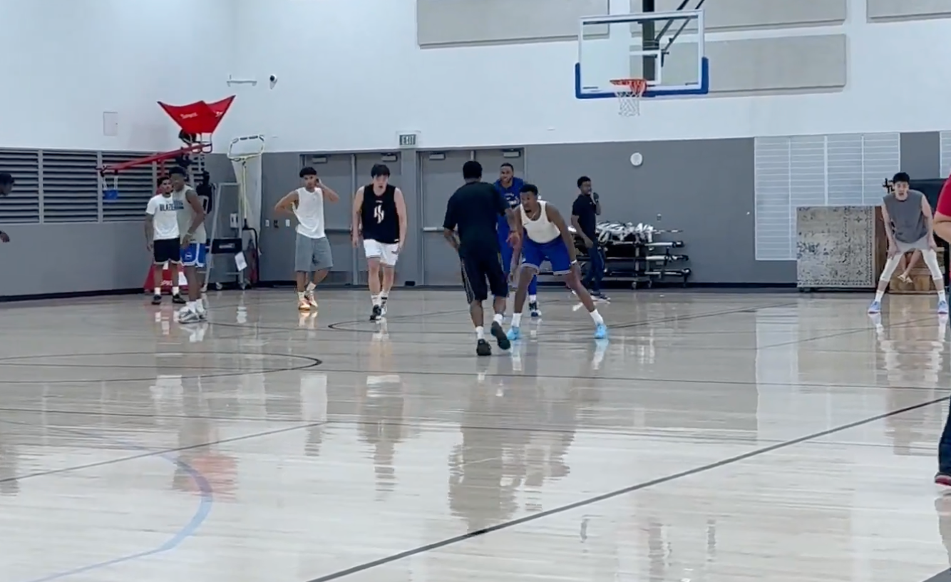 76人助教在洛杉矶组织了训练赛,杨瀚森和郭昊文参与其中